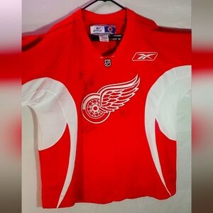 Autographed 2017 redwings jersey